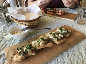 Auberginenbruscetta at Hummusbar in Tbilisi
