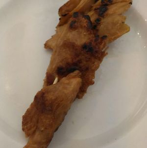 Brocheta de nopollo at La Herradura Vinoteca in Madrid