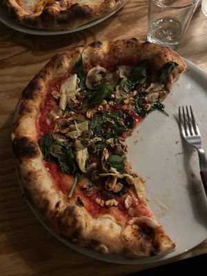 Vegan 1 (mushrooms, artichokes, spinach, and cashews)  at Vesuvio Cafe in Oslo