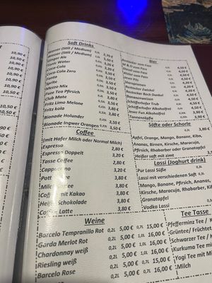 Coffee drinks can be prepared with oat milk. at Cafe Lom in Rostock