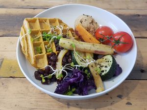Sweet potato waffle with hummus and grilled veggies at Lunchcafe Curcuma in Gouda