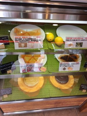 Cakes at Kanauta in Kobe