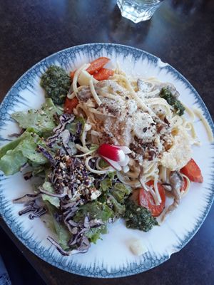 Linguine asperges-pleurotes at Cafe Lumiere in Grenoble