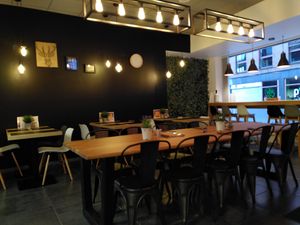 Inside at Veni Vidi Vegan in Charleroi
