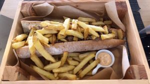 Mitraillette pita sauce samouraï #vegan #homemade #organic at Veni Vidi Vegan in Charleroi