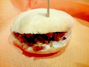 Poche pita sauce à l'ail at Veni Vidi Vegan in Charleroi