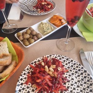 Salada de beterraba,cenoura e amendoim at Escandinavia Green Spirit in Fuseta