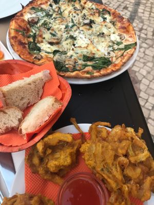 Try the pakora, and the algarve 🥕  at Escandinavia Green Spirit in Fuseta