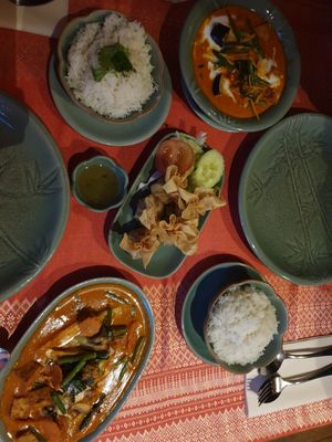 L-R: coconut rice, red curry, money bags, jasmine rice, panang curry at Doi Intanon in Ambleside