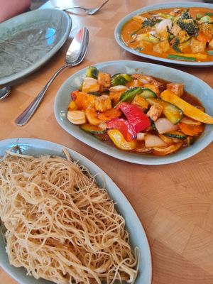 Noodles with beansprouts and a tofu sweet and sour dish at Doi Intanon in Ambleside