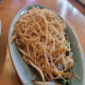 Stir fried noodles at Doi Intanon in Ambleside