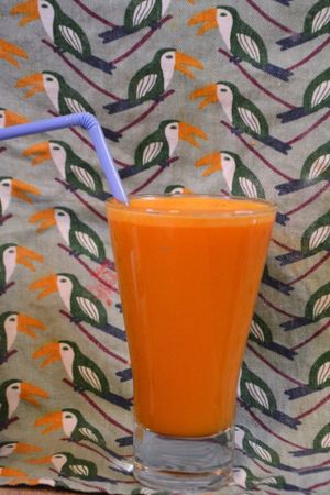 3 euros only for 25 cl apple-carrot-ginger juice at Juice Box - Fontaine Au Roi in Paris