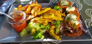 The vegan platter with all three options at Weingut Jakob Christ Gutsausschank in Ruedesheim