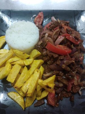 nuestro famoso lomo saltado echo de carne de soja ya lo probaste 100 %vegano  at Elixir Restaurante Pucallpa in Pucallpa