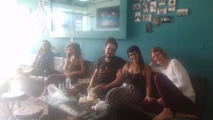 Jyl y sus amigos disfrutando de falafel y batidos :) at Elixir Restaurante Pucallpa in Pucallpa