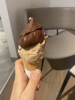 Chocolate and crumble, soo good 😍😍😍  at Gelateria La Romana in Verona