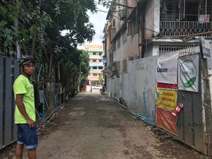 entrada, difícil encontrar en navegador  at Nourish Cafe in Yangon