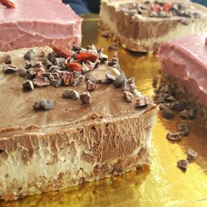 vegan raw cake at To Bazaki Juice Bar in Chalandri