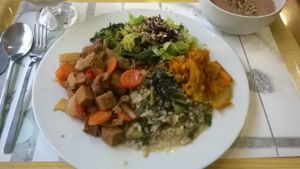 Arroz com grelos, seitan e salada at Cozinha Consciente in Coimbra