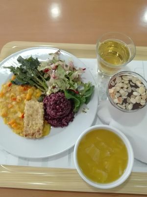 estufado de grão com arroz negro, mousse de alfarroba e sopa de legumes at Cozinha Consciente in Coimbra