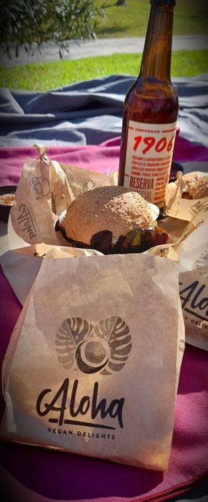 Aloha in the sunshine at Jardin del Turia! at Aloha Vegan Delights in Valencia