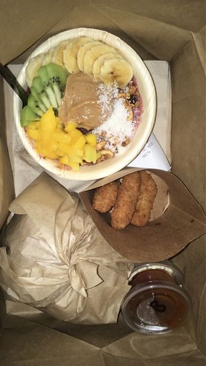Bowl + Nuggets + Burguer at Aloha Vegan Delights in Valencia