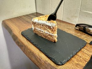 cake at Aloha Vegan Delights in Valencia