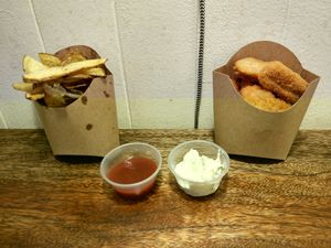 french fries, nuggets at Aloha Vegan Delights in Valencia
