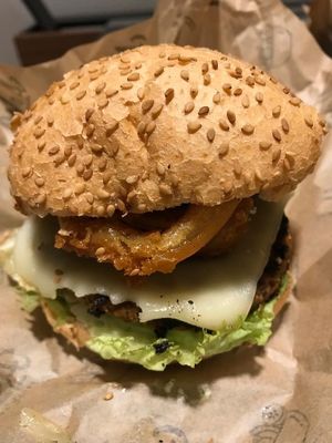 Maui "burger" at Aloha Vegan Delights in Valencia