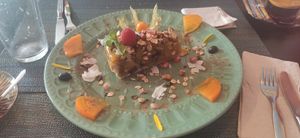 Tarte de pêssego e muesli at Arvore do Mundo in Porto