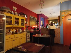 Dentro at Arvore do Mundo in Porto