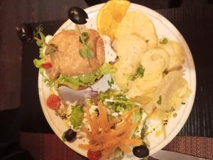 Burger at Arvore do Mundo in Porto