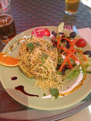 Verduras con patatas y ensaladas at Arvore do Mundo in Porto