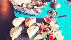 Our latest addition: "cheese" platter, vegan and craft-produced :) at Arvore do Mundo in Porto