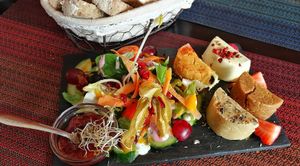 Quesos veganos at Arvore do Mundo in Porto