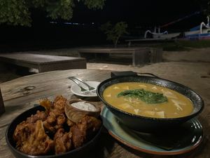Buffalo Cauliflower (with cheesy dip) & Malaysian Laksa (with Tofu chunks) at The Banyan Tree in 