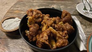 Buffalo Cauliflower (with cheesy dip) at The Banyan Tree in 
