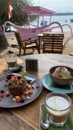 Blueberry pancakes and oatmeal   at The Banyan Tree in 