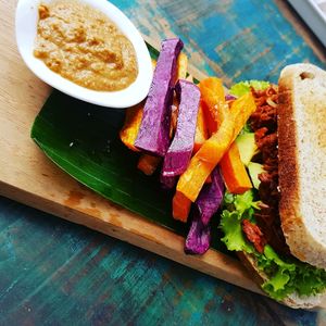 vegan pulled jackfruit sandwich  at The Banyan Tree in 