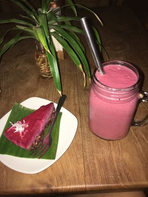 Smoothie and cheesecake at The Banyan Tree in 