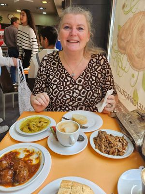 Alles superlekker en vegan at Confitería Maiquez in Murcia