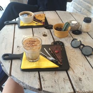 Pastries, coffee and iced coffee at KAFETHEA in Maastricht