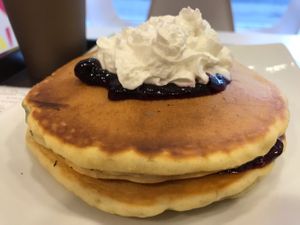 Double Mirtilo/Blueberry and compota/jam pancake - Tweny Pancake at Tweny Leaf in Lisbon