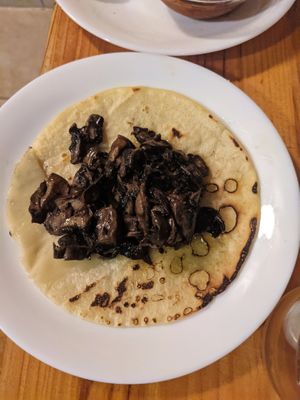 Mandonguilles champinones at La Tavernaire in Valencia