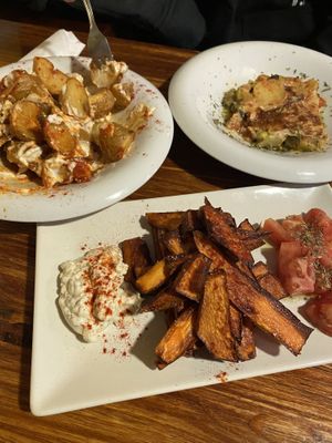 Boniato frito, patatas bravas y moussaka   at La Tavernaire in Valencia