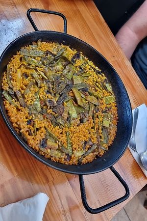 Vegan paella for 2 at La Tavernaire in Valencia