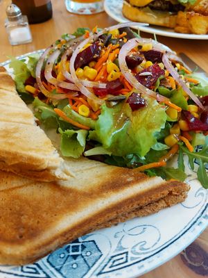 Croq salad at Les P'tits Poissons Verts in Nimes