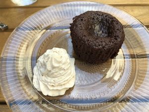 Chocolate molten cake at Les P'tits Poissons Verts in Nimes