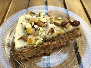 Carrot cake at Les P'tits Poissons Verts in Nimes