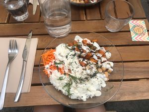 Buddha bowl at Les P'tits Poissons Verts in Nimes